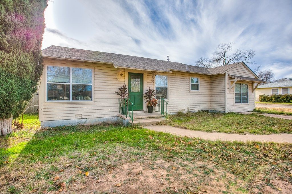 Image 3 of property listing at 2319 Colorado St, San Angelo, TX 76901