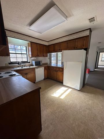 8505 Dogwood Trail, Mabelvale, AR 72103