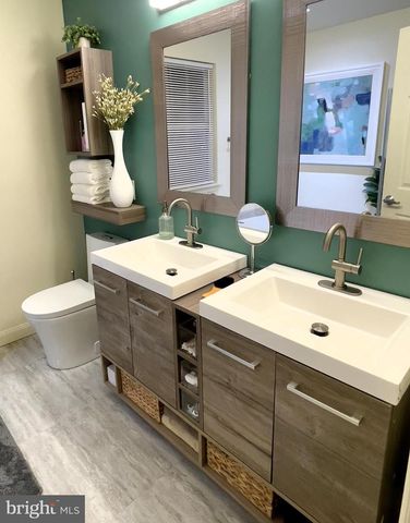 22 BRITT LEA DR, Sicklerville, NJ 08081