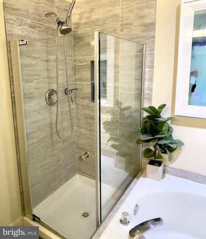 22 BRITT LEA DR, Sicklerville, NJ 08081