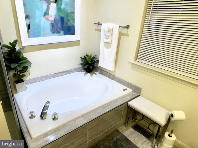 22 BRITT LEA DR, Sicklerville, NJ 08081