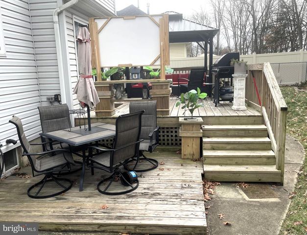 22 BRITT LEA DR, Sicklerville, NJ 08081