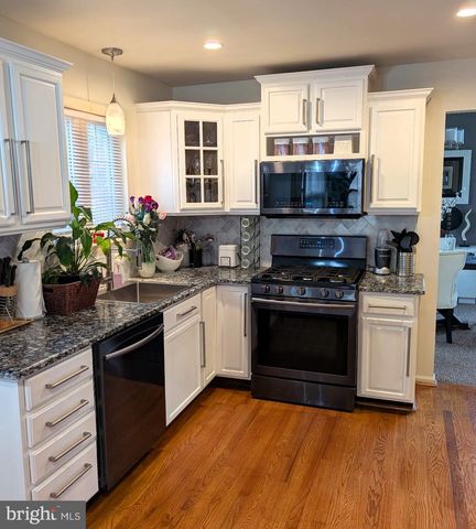 22 BRITT LEA DR, Sicklerville, NJ 08081