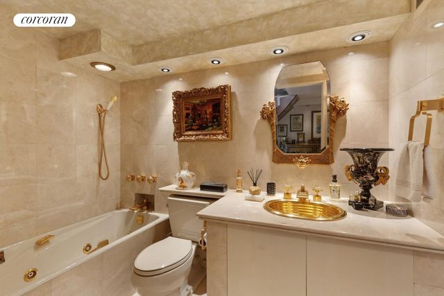 253 W 73rd St Apt 5G, New York City, NY 10023
