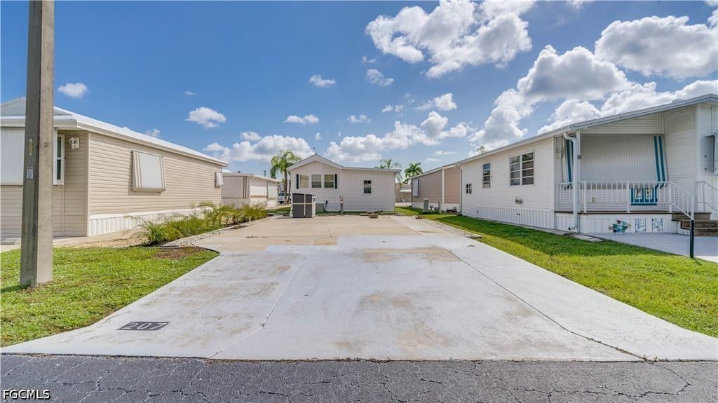 207 Sojourn DR, North Fort Myers, FL 33903
