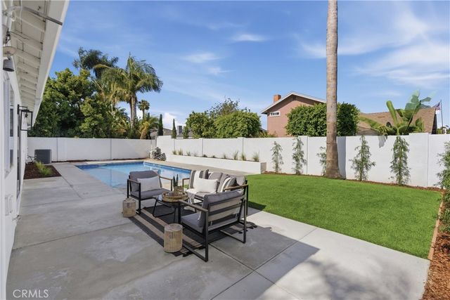 20682 Queens Park Lane, Huntington Beach, CA 92646