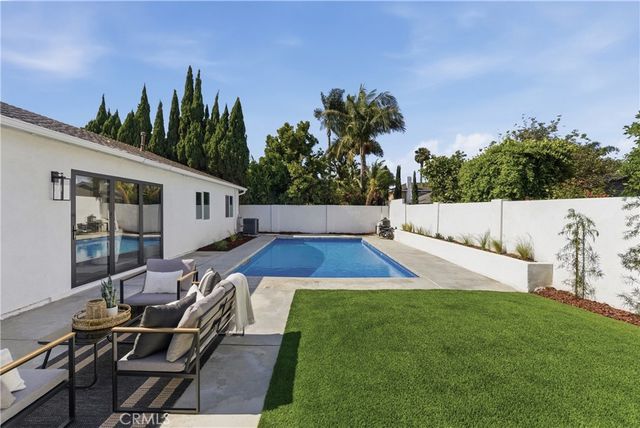 20682 Queens Park Lane, Huntington Beach, CA 92646
