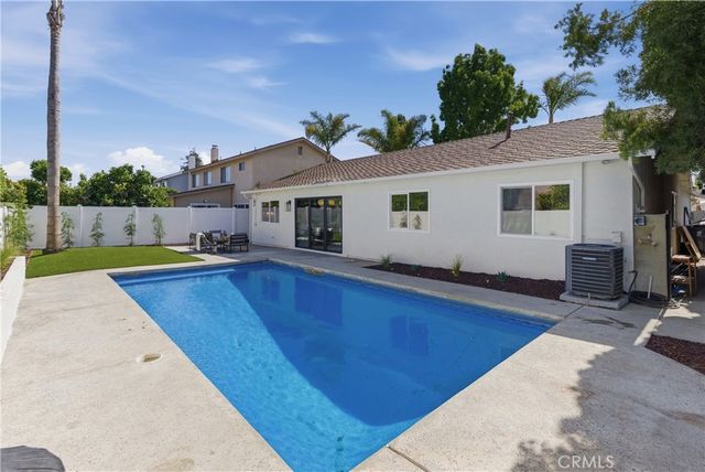 20682 Queens Park Lane, Huntington Beach, CA 92646