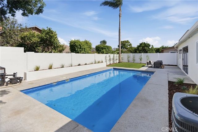 20682 Queens Park Lane, Huntington Beach, CA 92646