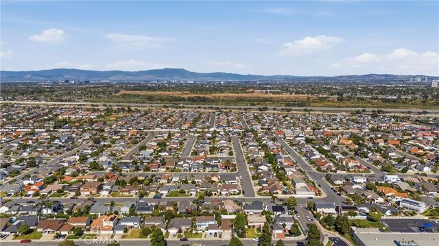 20682 Queens Park Lane, Huntington Beach, CA 92646