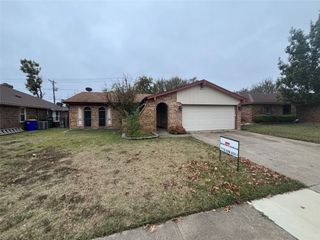 5916 Birchill Road, Watauga, TX 76148