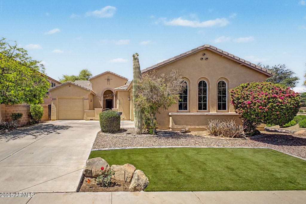 Image 1 of property listing at 3350 S ROGER Court, Chandler, AZ 85286