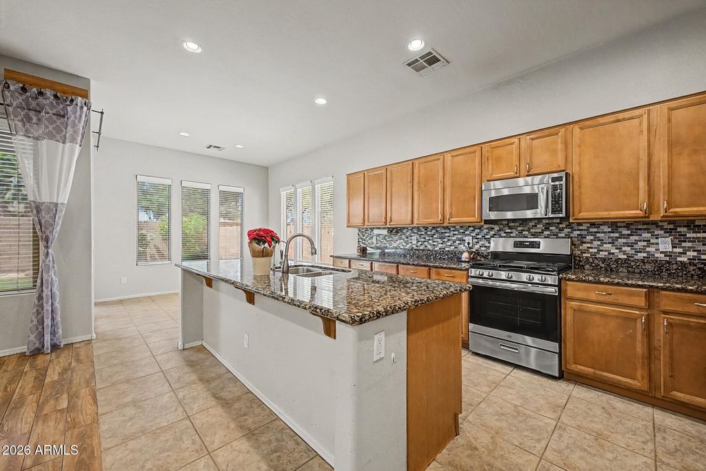 Image 12 of property listing at 3350 S ROGER Court, Chandler, AZ 85286