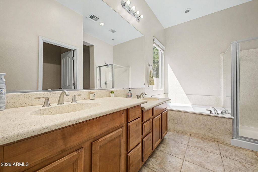 Image 18 of property listing at 3350 S ROGER Court, Chandler, AZ 85286