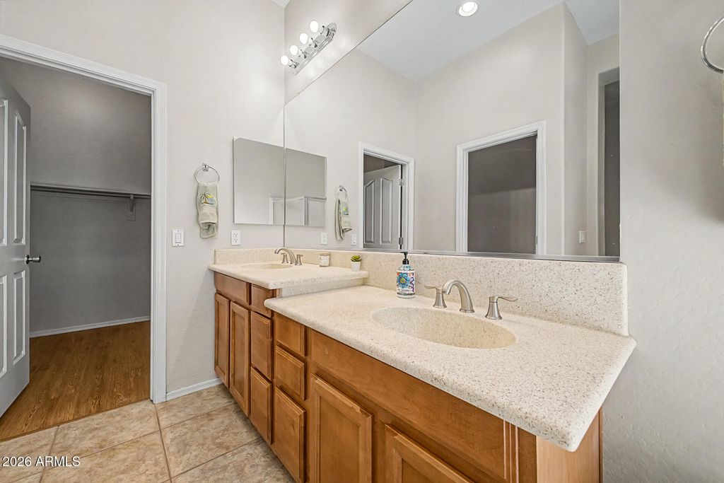 Image 19 of property listing at 3350 S ROGER Court, Chandler, AZ 85286