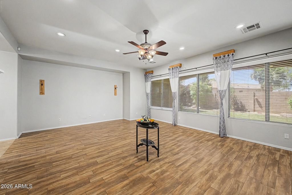 Image 5 of property listing at 3350 S ROGER Court, Chandler, AZ 85286