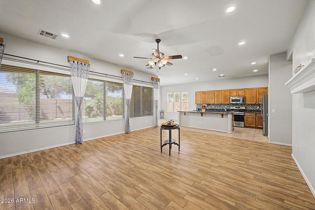 Image 6 of property listing at 3350 S ROGER Court, Chandler, AZ 85286