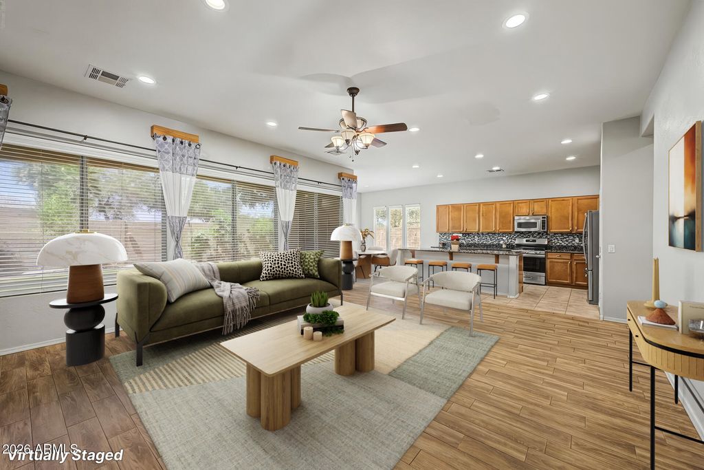 Image 7 of property listing at 3350 S ROGER Court, Chandler, AZ 85286