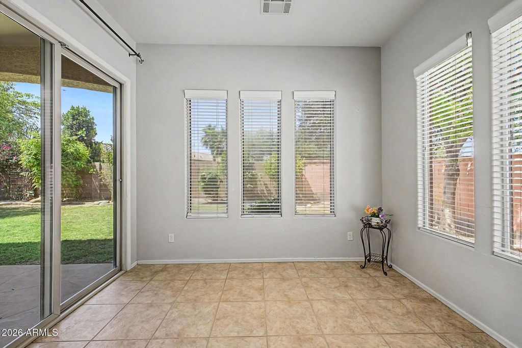 Image 8 of property listing at 3350 S ROGER Court, Chandler, AZ 85286