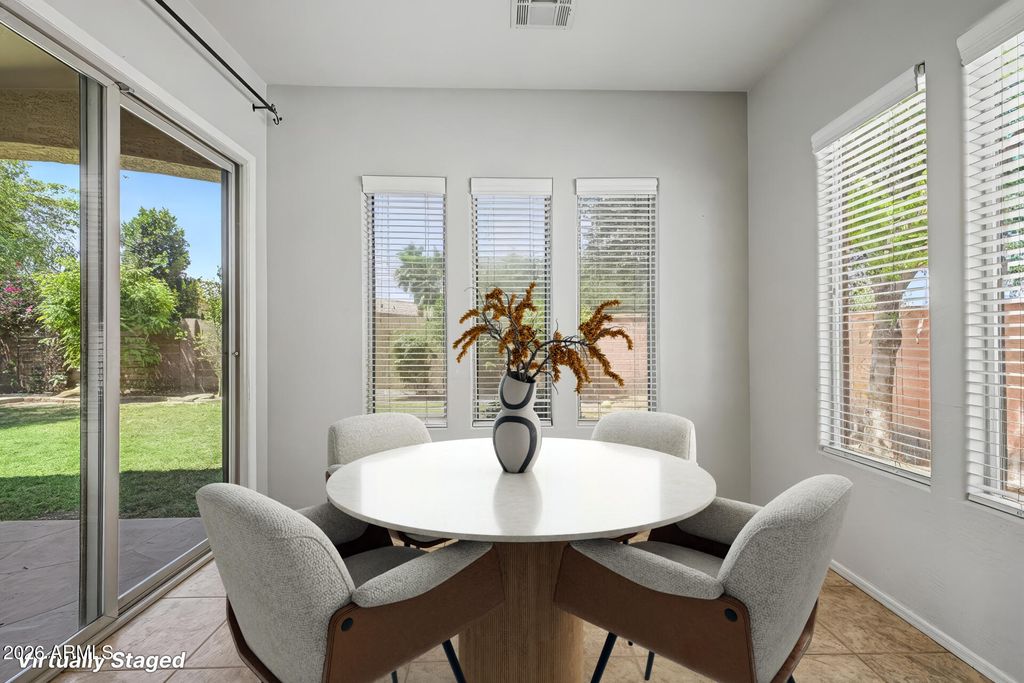 Image 9 of property listing at 3350 S ROGER Court, Chandler, AZ 85286