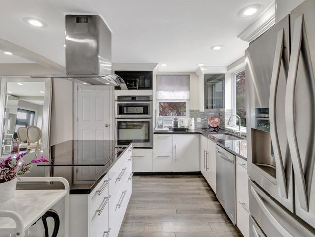 216 Lynn Fells Pkwy, Saugus, MA 01906