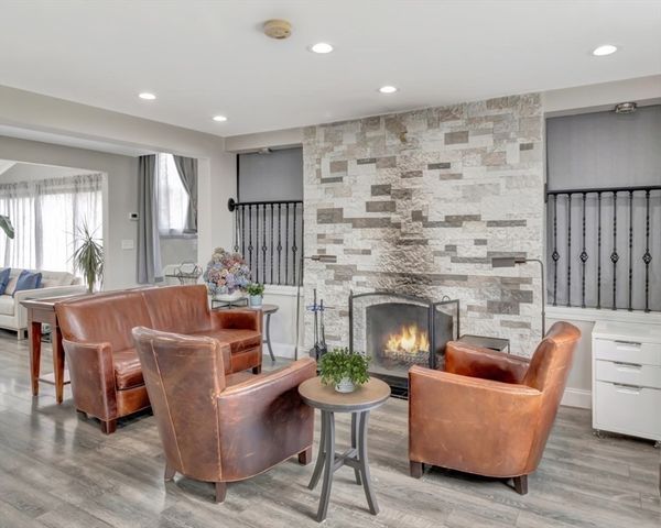 216 Lynn Fells Pkwy, Saugus, MA 01906