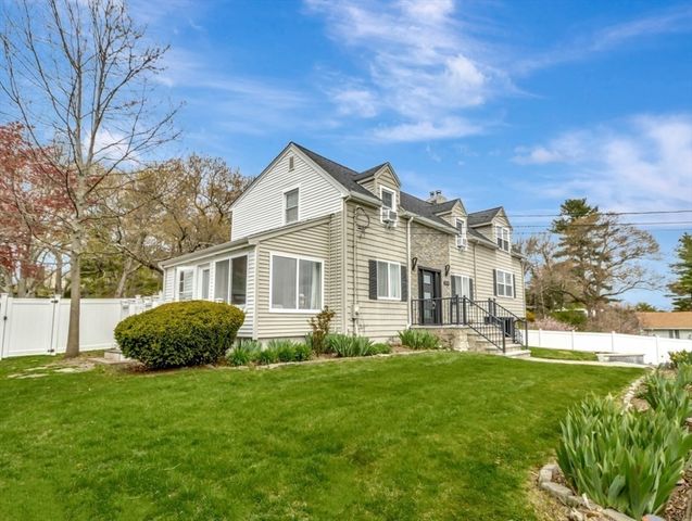 216 Lynn Fells Pkwy, Saugus, MA 01906