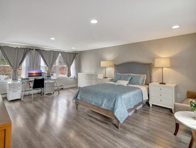 216 Lynn Fells Pkwy, Saugus, MA 01906