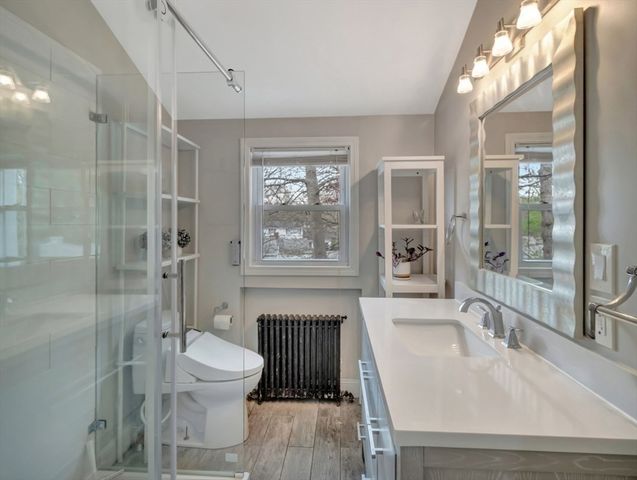 216 Lynn Fells Pkwy, Saugus, MA 01906