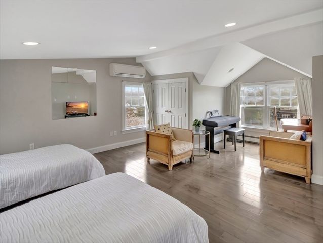 216 Lynn Fells Pkwy, Saugus, MA 01906