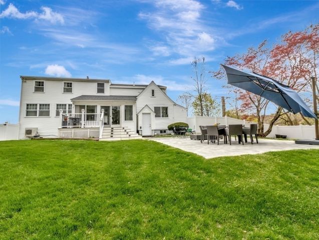 216 Lynn Fells Pkwy, Saugus, MA 01906