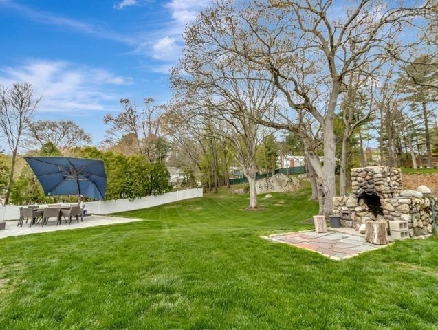 216 Lynn Fells Pkwy, Saugus, MA 01906