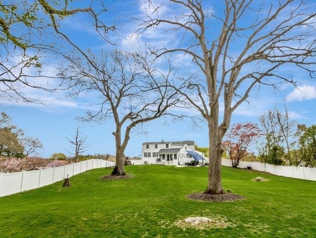 216 Lynn Fells Pkwy, Saugus, MA 01906