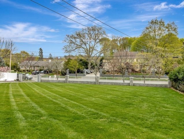 216 Lynn Fells Pkwy, Saugus, MA 01906