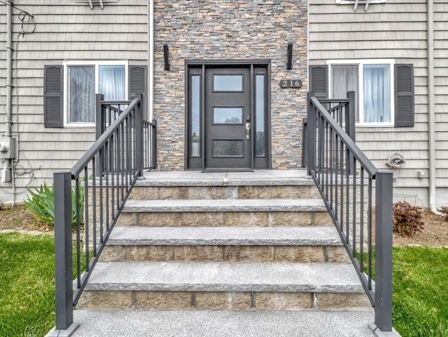216 Lynn Fells Pkwy, Saugus, MA 01906