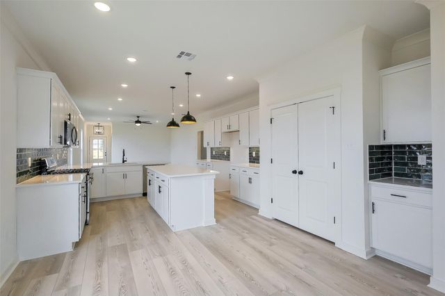 814 Countryside Glade Lane, Bonney, TX 77583