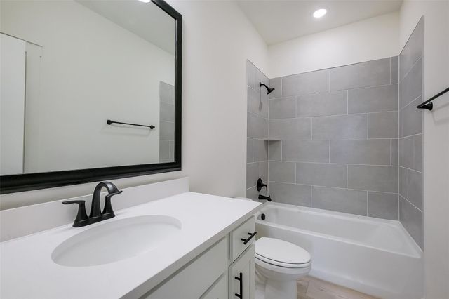 814 Countryside Glade Lane, Bonney, TX 77583