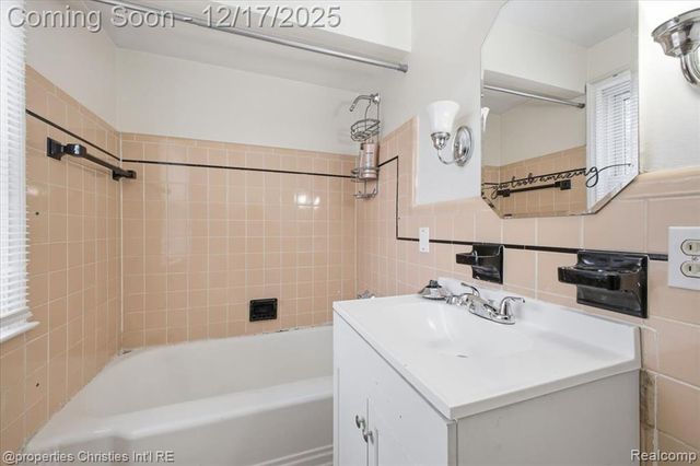 18945 Littlefield Street, Detroit, MI 48235