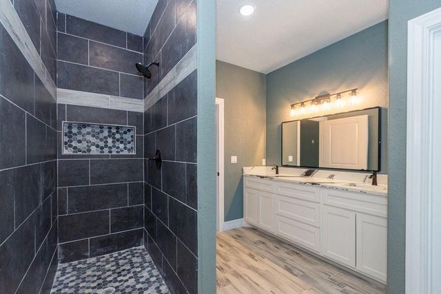 218 Brown Street, West Columbia, TX 77486