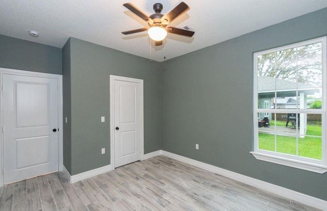 218 Brown Street, West Columbia, TX 77486