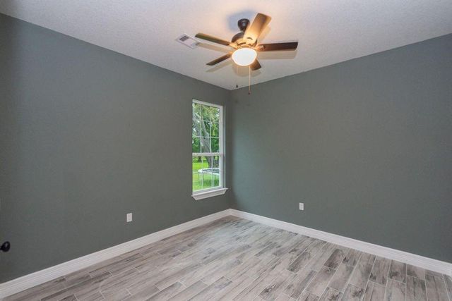 218 Brown Street, West Columbia, TX 77486