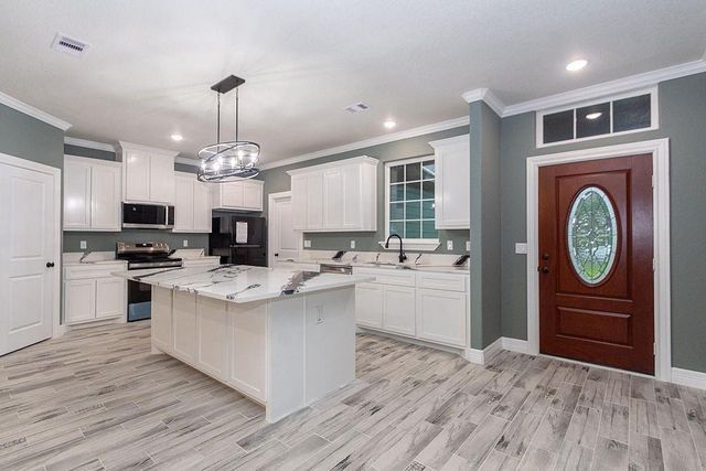 218 Brown Street, West Columbia, TX 77486