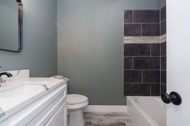 218 Brown Street, West Columbia, TX 77486