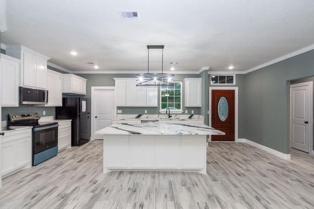 218 Brown Street, West Columbia, TX 77486