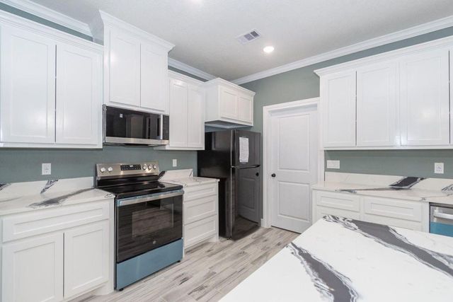 218 Brown Street, West Columbia, TX 77486