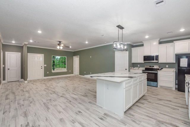 218 Brown Street, West Columbia, TX 77486