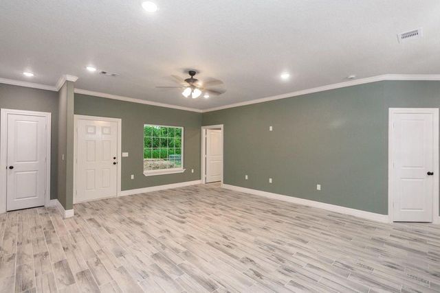 218 Brown Street, West Columbia, TX 77486