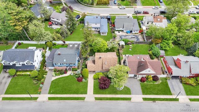 45 Bobwhite Lane, Hicksville, NY 11801