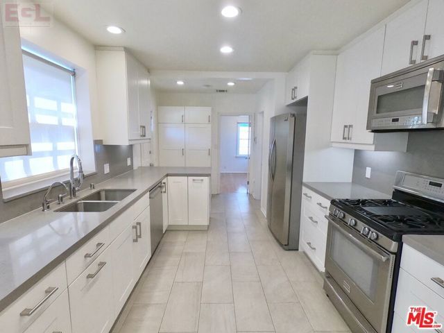 10749 Wellworth Avenue, Los Angeles, CA 90024
