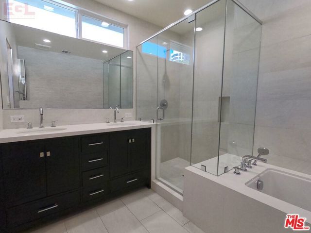 10749 Wellworth Avenue, Los Angeles, CA 90024